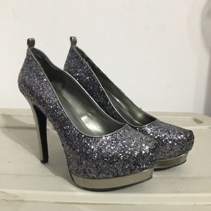 •silver glitter heels•